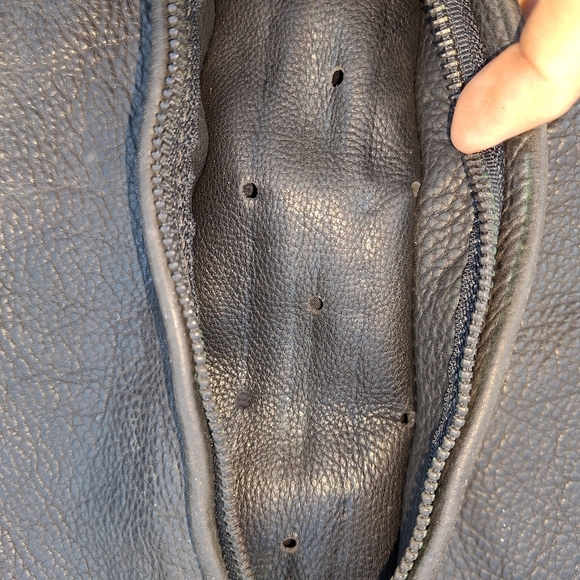 A US Made Co. Black leather jacket in a size 44. Heavyweight Vintage. Pre-loved - Picture 5 of 9